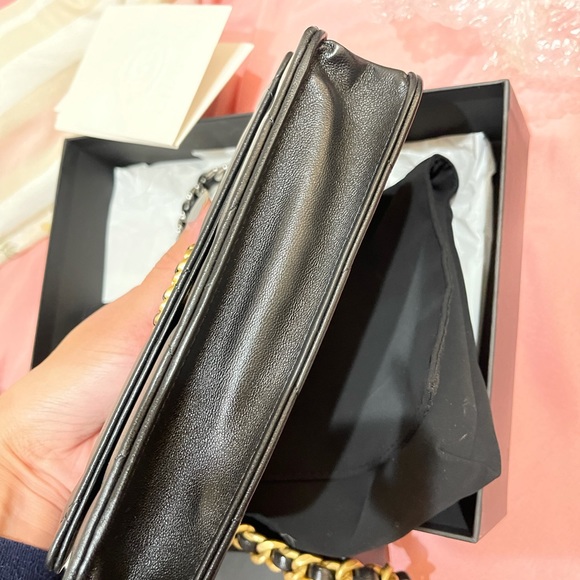 Chanel 19 wallet on chain - Picture 8 of 11